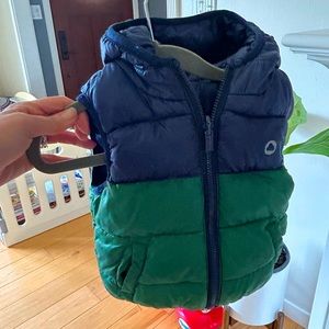 MAYORAL Super cute boys reversible puffer vest size 6-12 months